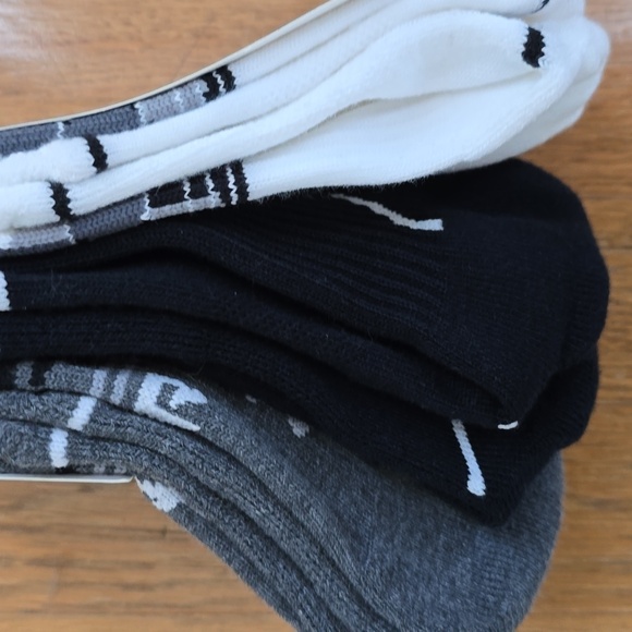 UNDER ARMOUR BRAND YOUTH CUSHIONED CREW SOCKS BUNDLE OF 3-- SIZE 13.5K - 4.5 - Picture 8 of 8